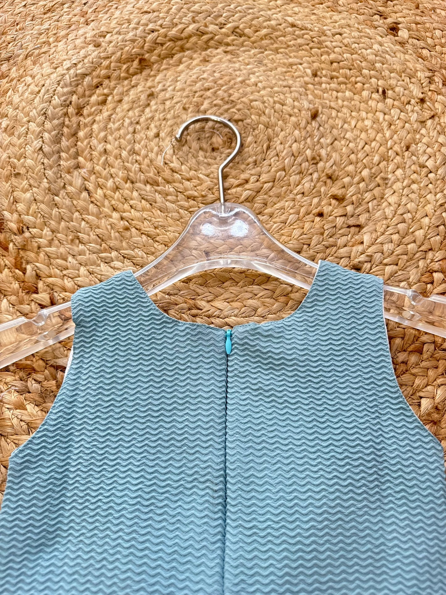 Sleeveless bow dress