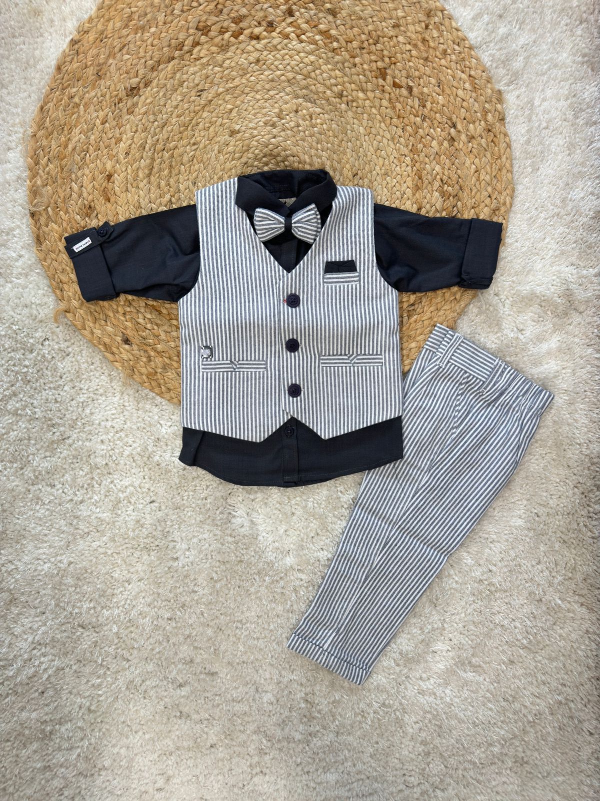 Full Sleeves Party Suit With Waist Coat Lines Print - Gray