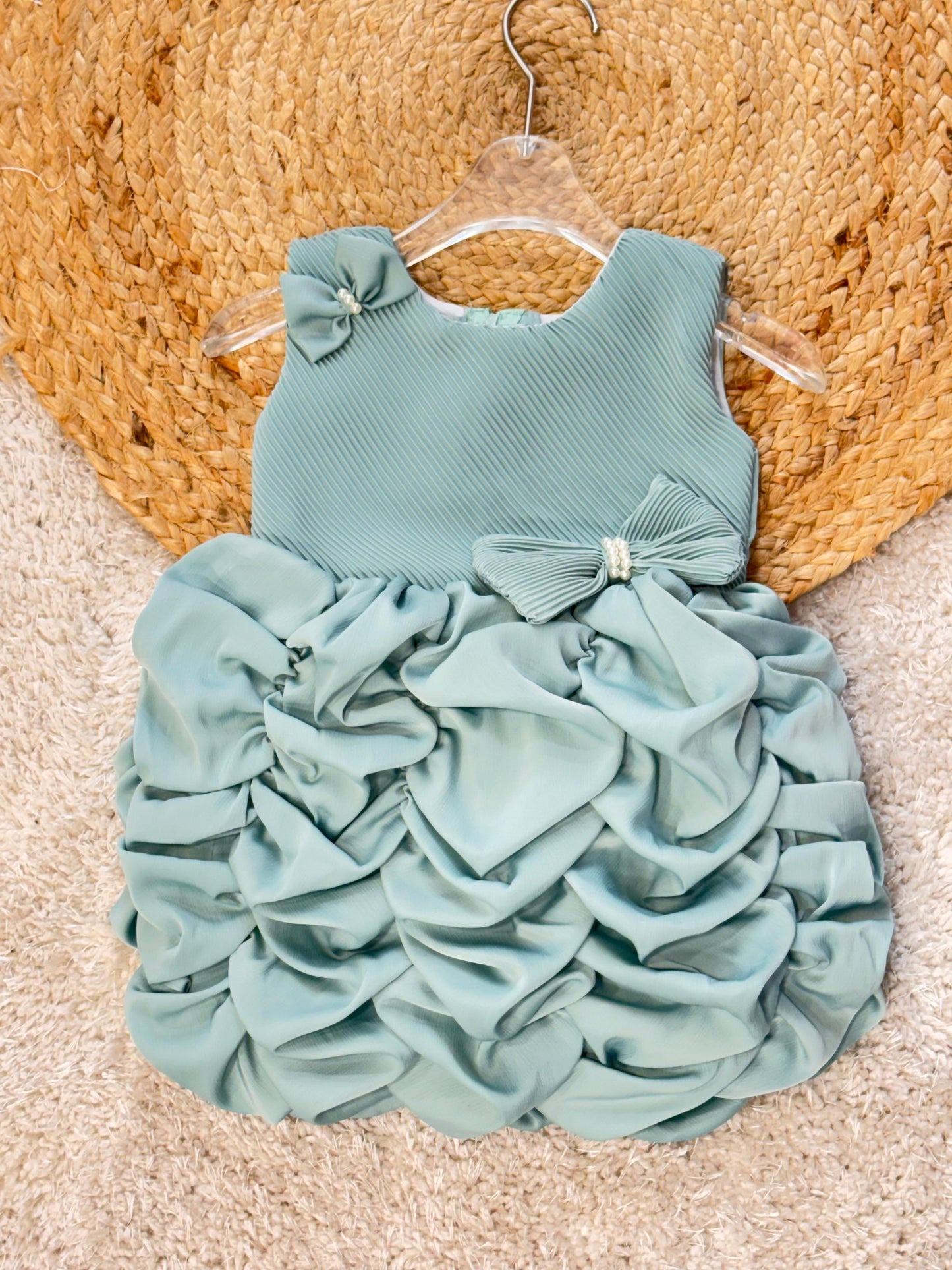 Girls sleeveless bow design applique frock - Pista Green