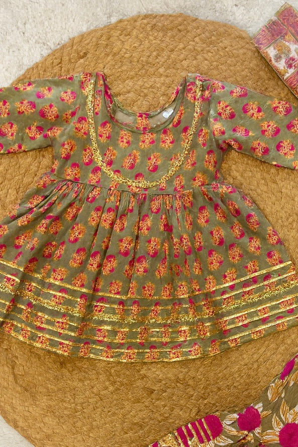 Festive Ethnic Sets with Floral Brocade Dupatta