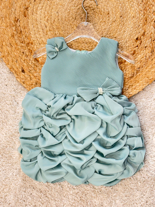 Girls sleeveless bow design applique frock - Pista Green