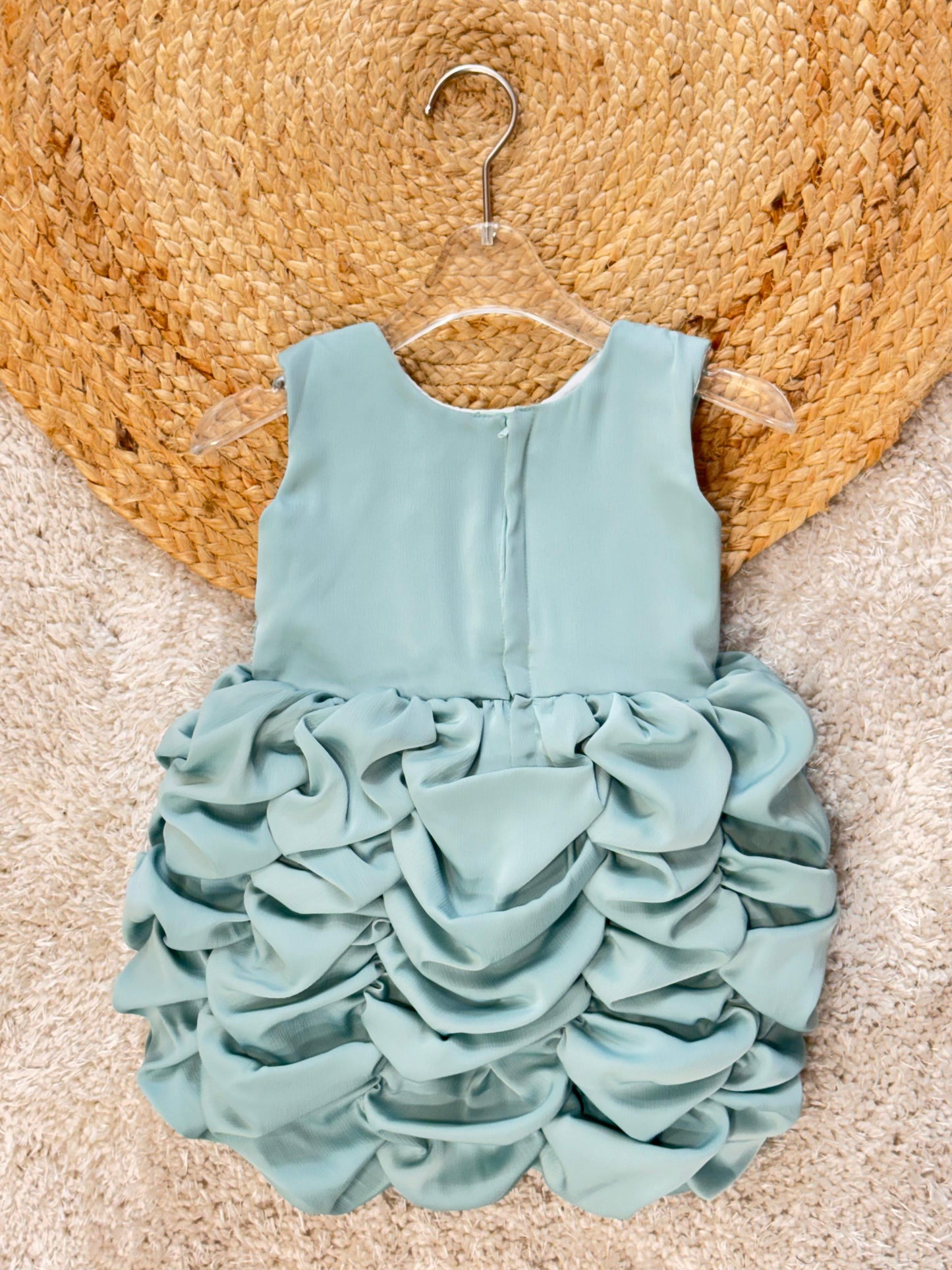 Girls sleeveless bow design applique frock - Pista Green